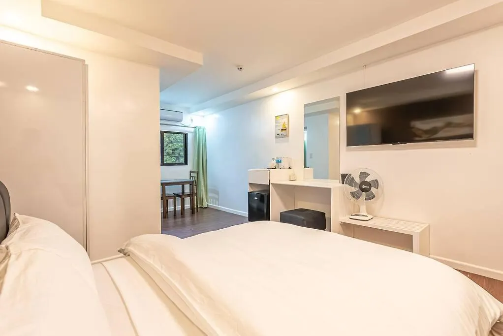 Apartment Vincent Resort Room 204 With Netflix Pool Housekeeping! Angeles