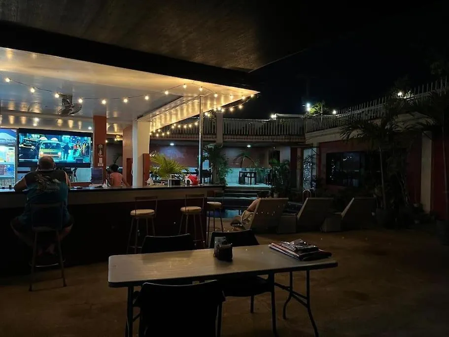 Vincent Resort Room 204 With Netflix Pool Housekeeping! Ángeles Apartamento